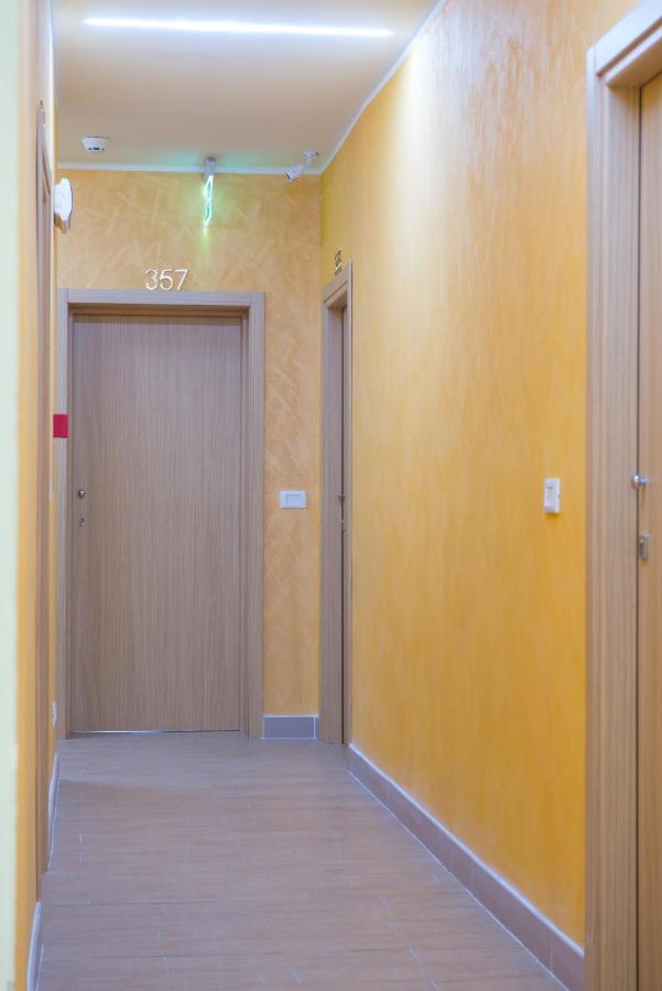 Hotel Adria Nuova リミニ エクステリア 写真