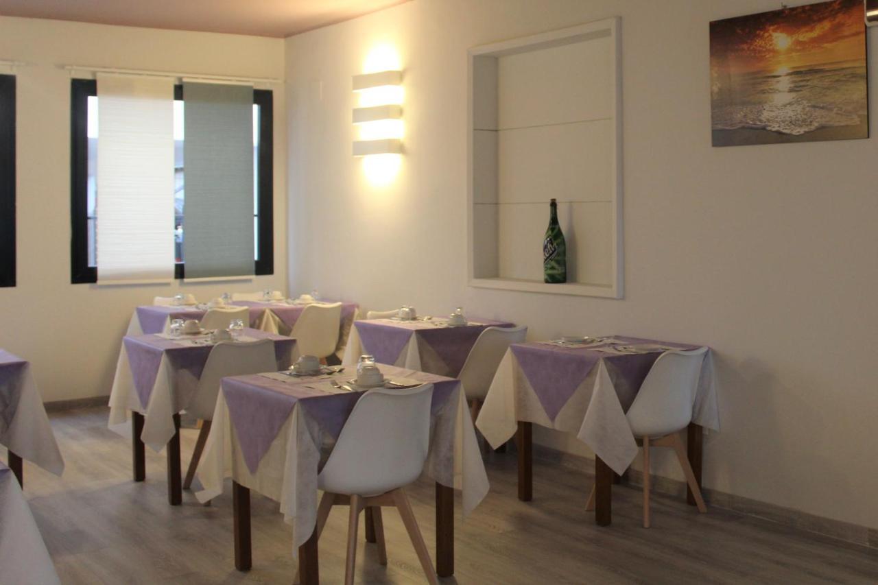 Hotel Adria Nuova リミニ エクステリア 写真