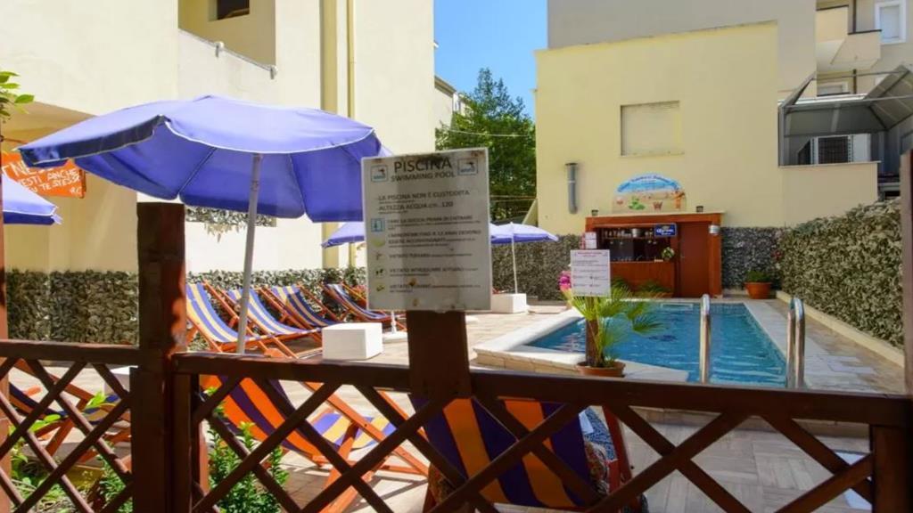 Hotel Adria Nuova リミニ エクステリア 写真