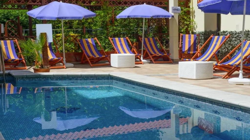 Hotel Adria Nuova リミニ エクステリア 写真