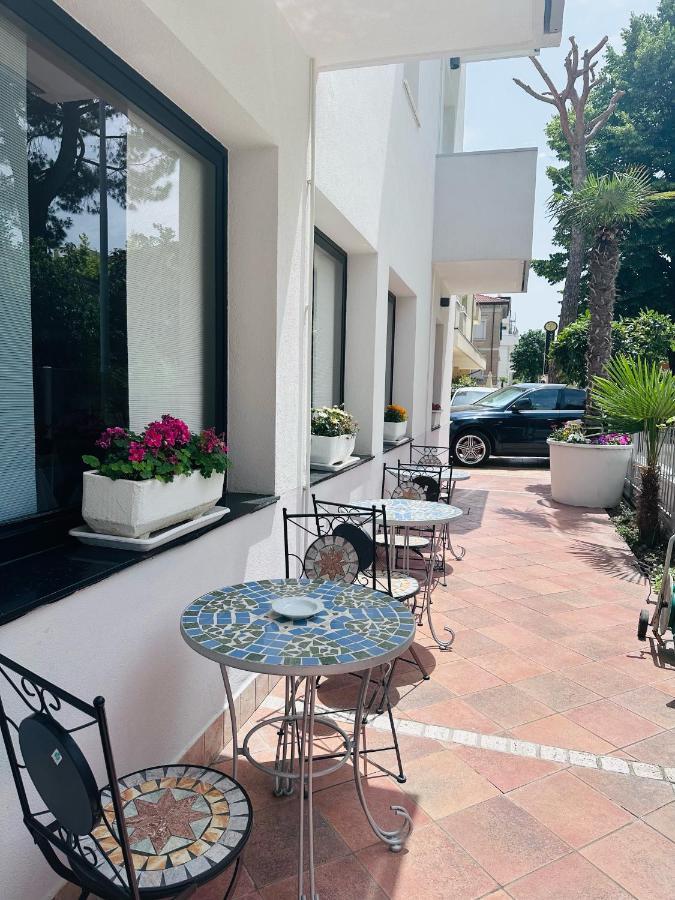 Hotel Adria Nuova リミニ エクステリア 写真