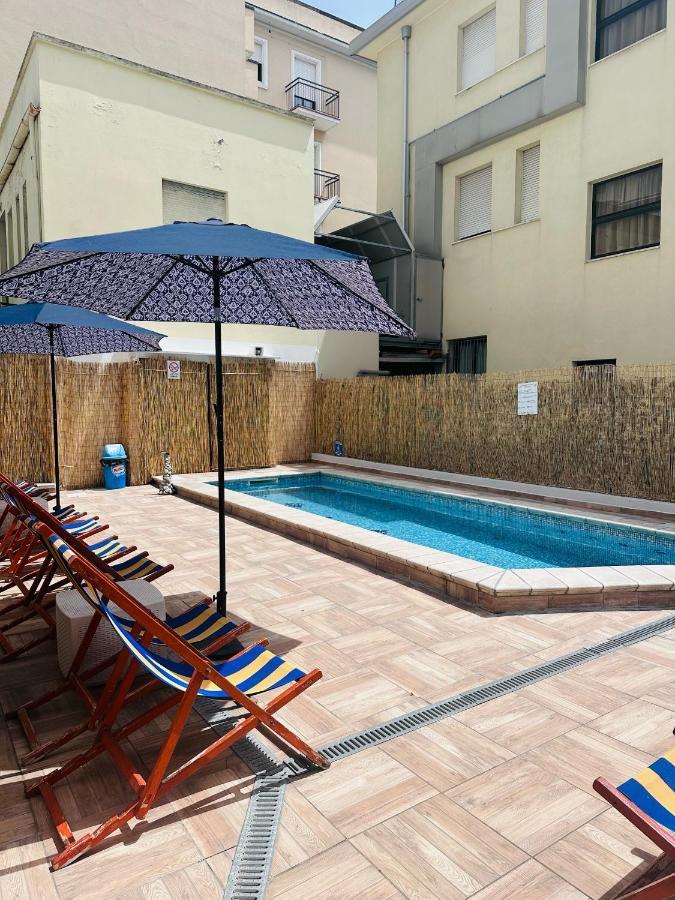 Hotel Adria Nuova リミニ エクステリア 写真