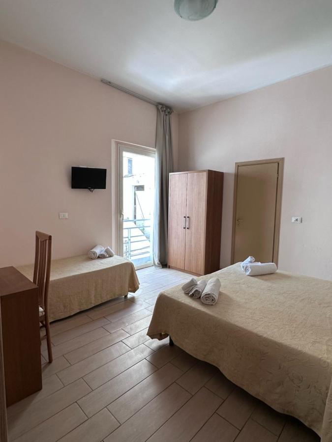 Hotel Adria Nuova リミニ エクステリア 写真