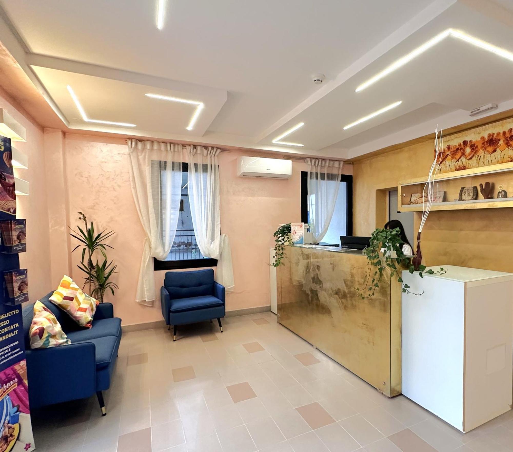 Hotel Adria Nuova リミニ エクステリア 写真
